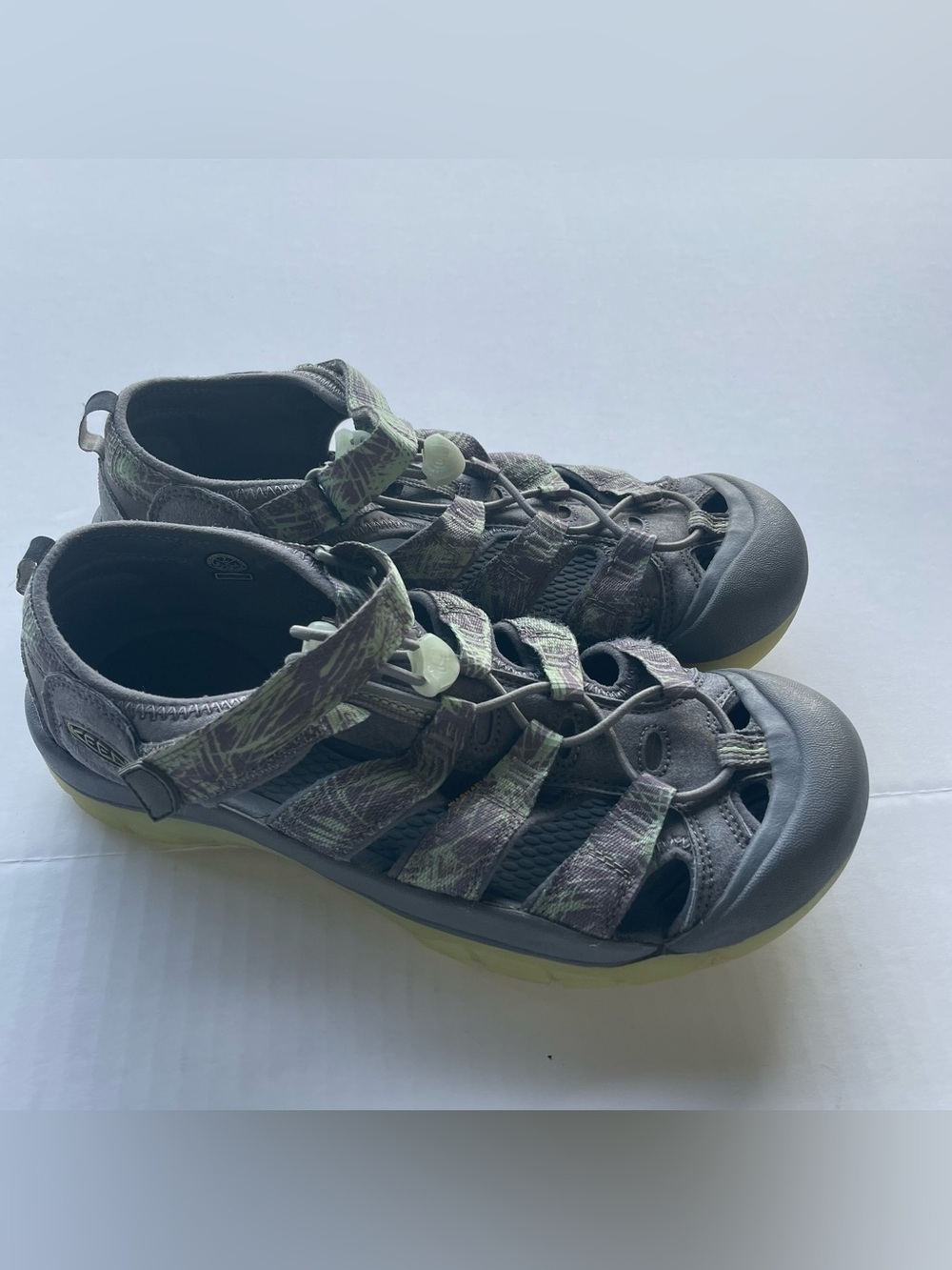KEEN Newport H2 Grey Sandals Youth 7 / Fits Adult Women Size 8.5 9